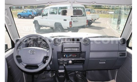Nunua Imported Toyota Land Cruiser Nyeupe Gari ndani ya Import - Dubai nchini Bujumbura Nunua Imported Toyota Land Cruiser Nyeupe Gari ndani ya Import - Dubai nchini Bujumbura