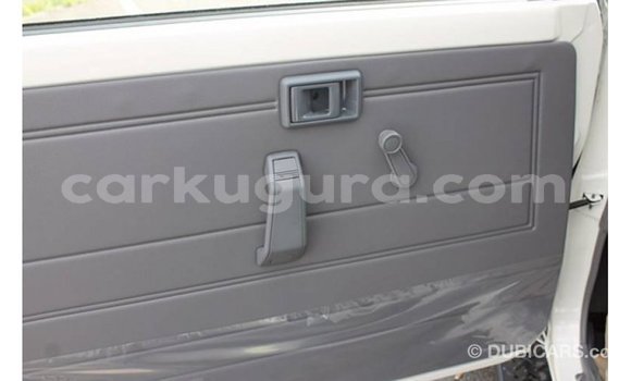 Nunua Imported Toyota Land Cruiser Nyeupe Gari ndani ya Import - Dubai nchini Bujumbura Nunua Imported Toyota Land Cruiser Nyeupe Gari ndani ya Import - Dubai nchini Bujumbura