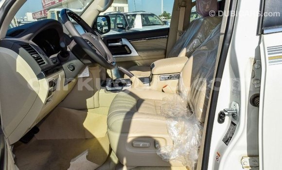 Nunua Imported Toyota Land Cruiser Nyeupe Gari ndani ya Import - Dubai nchini Bujumbura Nunua Imported Toyota Land Cruiser Nyeupe Gari ndani ya Import - Dubai nchini Bujumbura