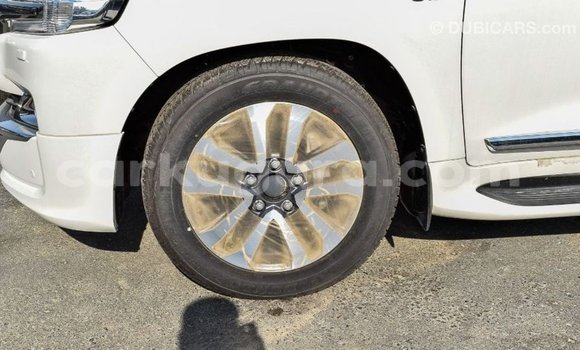 Nunua Imported Toyota Land Cruiser Nyeupe Gari ndani ya Import - Dubai nchini Bujumbura Nunua Imported Toyota Land Cruiser Nyeupe Gari ndani ya Import - Dubai nchini Bujumbura