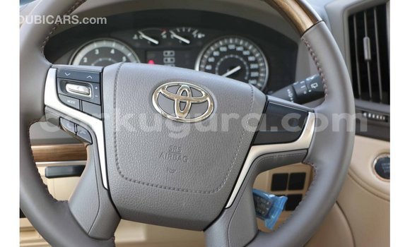 Acheter Import Voiture Toyota Land Cruiser Noir à Import - Dubai, Bujumbura Acheter Import Voiture Toyota Land Cruiser Noir à Import - Dubai, Bujumbura