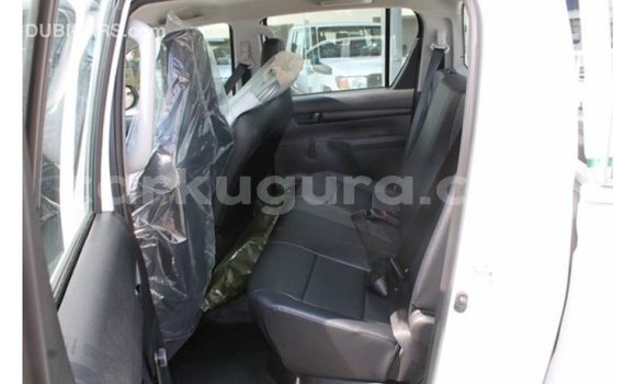Nunua Imported Toyota Hilux Nyeupe Gari ndani ya Import - Dubai nchini Bujumbura Nunua Imported Toyota Hilux Nyeupe Gari ndani ya Import - Dubai nchini Bujumbura