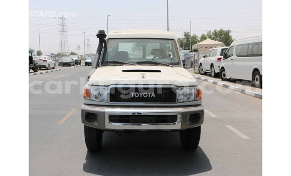 Acheter Import Voiture Toyota Land Cruiser Blanc à Import - Dubai, Bujumbura Acheter Import Voiture Toyota Land Cruiser Blanc à Import - Dubai, Bujumbura