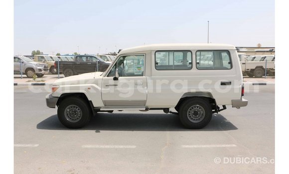 Acheter Import Voiture Toyota Land Cruiser Blanc à Import - Dubai, Bujumbura Acheter Import Voiture Toyota Land Cruiser Blanc à Import - Dubai, Bujumbura
