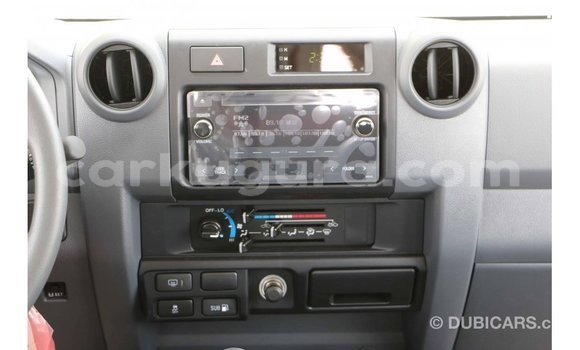 Acheter Import Voiture Toyota Land Cruiser Blanc à Import - Dubai, Bujumbura Acheter Import Voiture Toyota Land Cruiser Blanc à Import - Dubai, Bujumbura