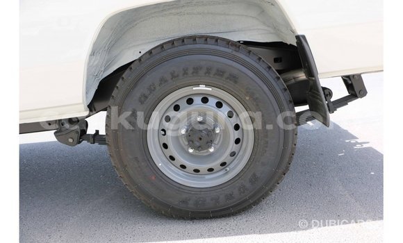 Acheter Import Voiture Toyota Land Cruiser Blanc à Import - Dubai, Bujumbura Acheter Import Voiture Toyota Land Cruiser Blanc à Import - Dubai, Bujumbura
