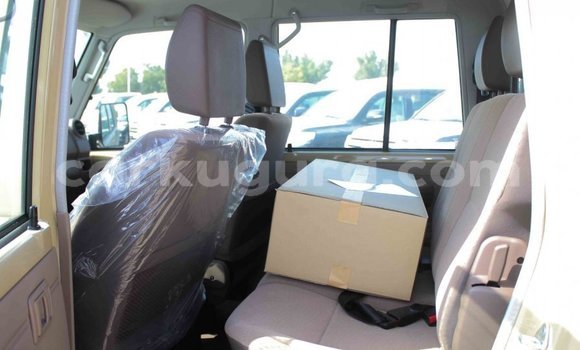 Nunua Imported Toyota Land Cruiser Beige Gari ndani ya Import - Dubai nchini Bujumbura Nunua Imported Toyota Land Cruiser Beige Gari ndani ya Import - Dubai nchini Bujumbura