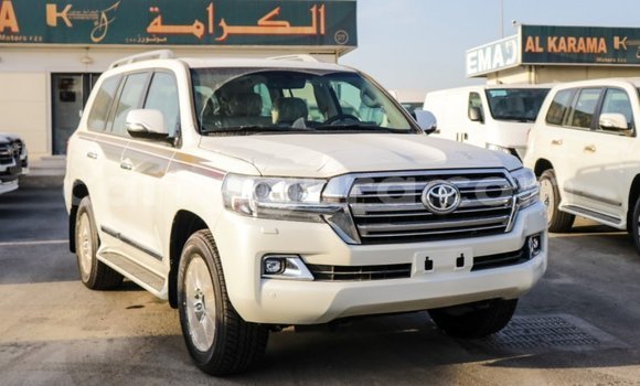 Nunua Imported Toyota Land Cruiser Nyeupe Gari ndani ya Import - Dubai nchini Bujumbura Nunua Imported Toyota Land Cruiser Nyeupe Gari ndani ya Import - Dubai nchini Bujumbura