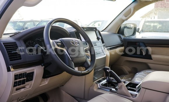 Nunua Imported Toyota Land Cruiser Nyeupe Gari ndani ya Import - Dubai nchini Bujumbura Nunua Imported Toyota Land Cruiser Nyeupe Gari ndani ya Import - Dubai nchini Bujumbura