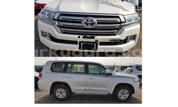Nunua Imported Toyota Land Cruiser Nyeupe Gari ndani ya Import - Dubai nchini Bujumbura Nunua Imported Toyota Land Cruiser Nyeupe Gari ndani ya Import - Dubai nchini Bujumbura