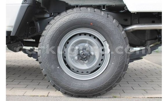 Buy Import Toyota Land Cruiser White Car in Import - Dubai in Bujumbura Buy Import Toyota Land Cruiser White Car in Import - Dubai in Bujumbura