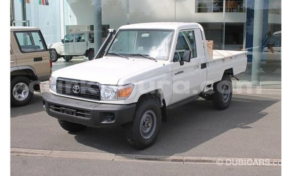 Nunua Imported Toyota Land Cruiser Nyeupe Gari ndani ya Import - Dubai nchini Bujumbura Nunua Imported Toyota Land Cruiser Nyeupe Gari ndani ya Import - Dubai nchini Bujumbura