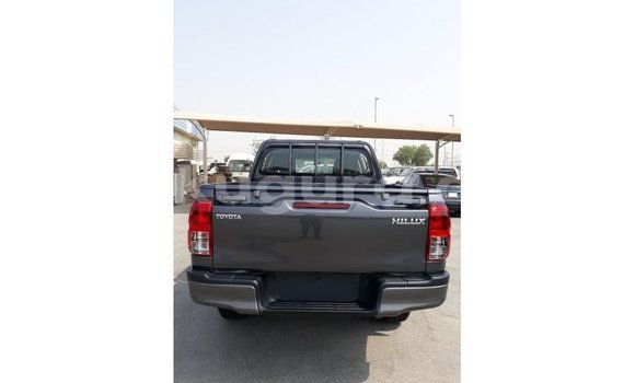 Nunua Imported Toyota Hilux Nyeusi Gari ndani ya Import - Dubai nchini Bujumbura Nunua Imported Toyota Hilux Nyeusi Gari ndani ya Import - Dubai nchini Bujumbura