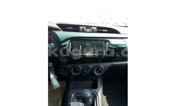 Nunua Imported Toyota Hilux Nyeusi Gari ndani ya Import - Dubai nchini Bujumbura Nunua Imported Toyota Hilux Nyeusi Gari ndani ya Import - Dubai nchini Bujumbura