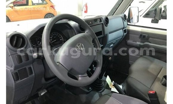 Nunua Imported Toyota Land Cruiser Nyeupe Gari ndani ya Import - Dubai nchini Bujumbura Nunua Imported Toyota Land Cruiser Nyeupe Gari ndani ya Import - Dubai nchini Bujumbura