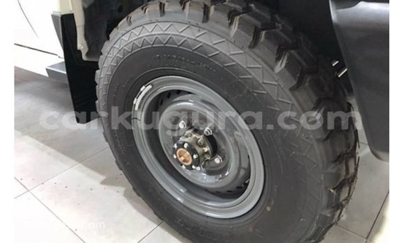 Nunua Imported Toyota Land Cruiser Nyeupe Gari ndani ya Import - Dubai nchini Bujumbura Nunua Imported Toyota Land Cruiser Nyeupe Gari ndani ya Import - Dubai nchini Bujumbura