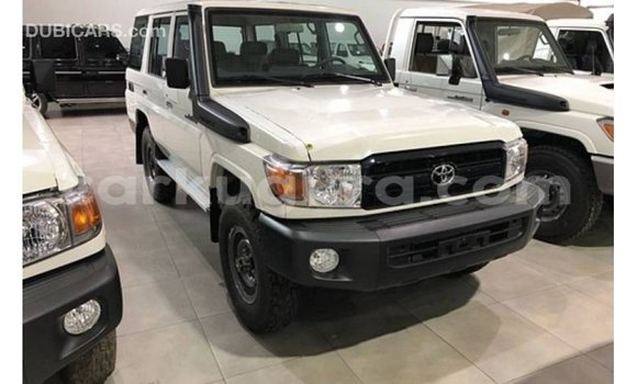 Nunua Imported Toyota Land Cruiser Nyeupe Gari ndani ya Import - Dubai nchini Bujumbura Nunua Imported Toyota Land Cruiser Nyeupe Gari ndani ya Import - Dubai nchini Bujumbura