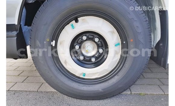 Nunua Imported Toyota Hiace Nyeupe Gari ndani ya Import - Dubai nchini Bujumbura Nunua Imported Toyota Hiace Nyeupe Gari ndani ya Import - Dubai nchini Bujumbura