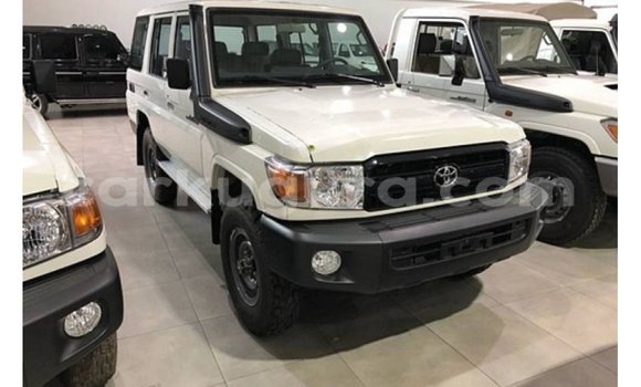 Acheter Import Voiture Toyota Land Cruiser Blanc à Import - Dubai, Bujumbura Acheter Import Voiture Toyota Land Cruiser Blanc à Import - Dubai, Bujumbura