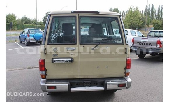 Nunua Imported Toyota Land Cruiser Beige Gari ndani ya Import - Dubai nchini Bujumbura Nunua Imported Toyota Land Cruiser Beige Gari ndani ya Import - Dubai nchini Bujumbura