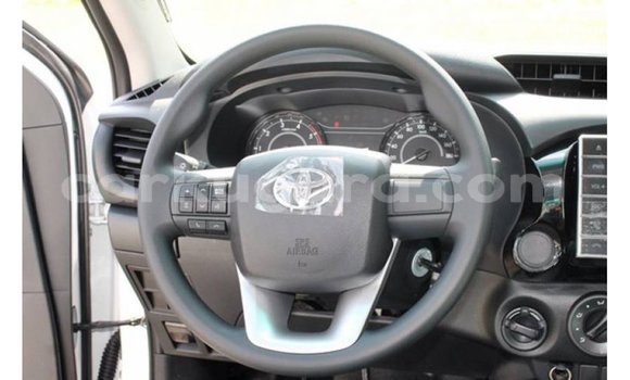 Nunua Imported Toyota Hilux Nyeupe Gari ndani ya Import - Dubai nchini Bujumbura Nunua Imported Toyota Hilux Nyeupe Gari ndani ya Import - Dubai nchini Bujumbura