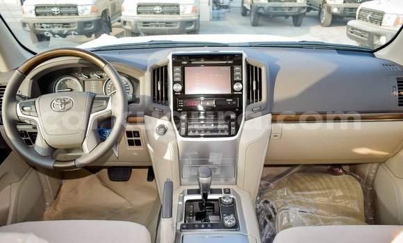 Buy Import Toyota Land Cruiser White Car in Import - Dubai in Bujumbura Buy Import Toyota Land Cruiser White Car in Import - Dubai in Bujumbura