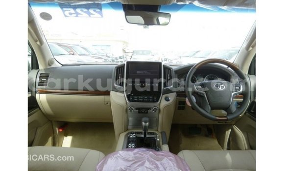 Acheter Import Voiture Toyota Land Cruiser Blanc à Import - Dubai, Bujumbura Acheter Import Voiture Toyota Land Cruiser Blanc à Import - Dubai, Bujumbura
