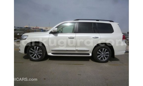 Acheter Import Voiture Toyota Land Cruiser Blanc à Import - Dubai, Bujumbura Acheter Import Voiture Toyota Land Cruiser Blanc à Import - Dubai, Bujumbura