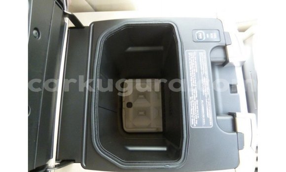 Acheter Import Voiture Toyota Land Cruiser Blanc à Import - Dubai, Bujumbura Acheter Import Voiture Toyota Land Cruiser Blanc à Import - Dubai, Bujumbura