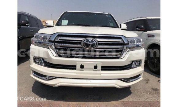 Acheter Import Voiture Toyota Land Cruiser Blanc à Import - Dubai, Bujumbura Acheter Import Voiture Toyota Land Cruiser Blanc à Import - Dubai, Bujumbura