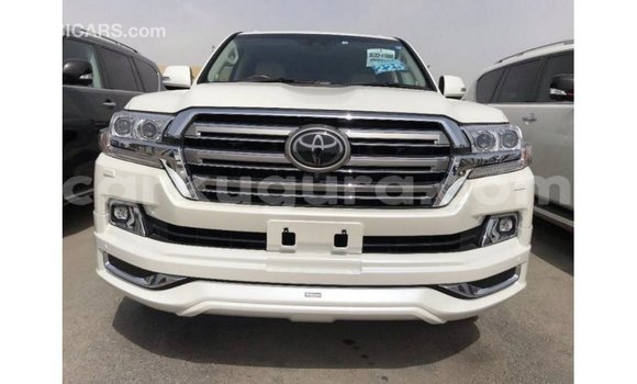 Acheter Import Voiture Toyota Land Cruiser Blanc à Import - Dubai, Bujumbura Acheter Import Voiture Toyota Land Cruiser Blanc à Import - Dubai, Bujumbura