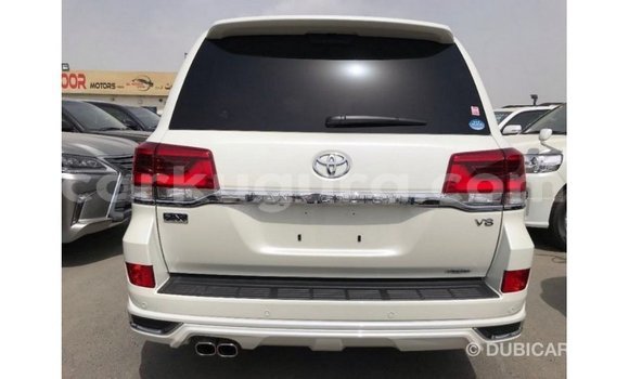 Acheter Import Voiture Toyota Land Cruiser Blanc à Import - Dubai, Bujumbura Acheter Import Voiture Toyota Land Cruiser Blanc à Import - Dubai, Bujumbura