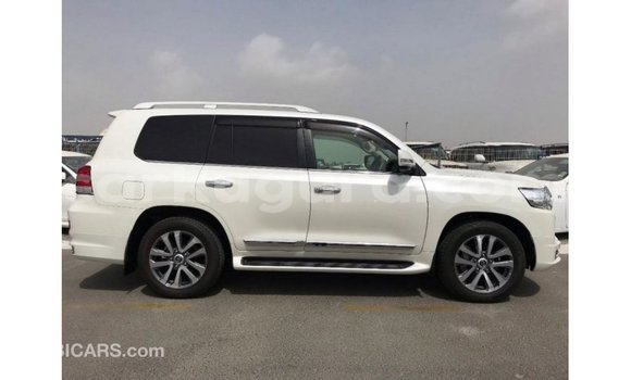 Acheter Import Voiture Toyota Land Cruiser Blanc à Import - Dubai, Bujumbura Acheter Import Voiture Toyota Land Cruiser Blanc à Import - Dubai, Bujumbura