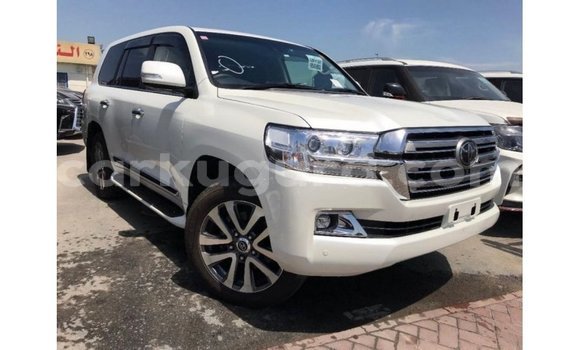 Acheter Import Voiture Toyota Land Cruiser Blanc à Import - Dubai, Bujumbura Acheter Import Voiture Toyota Land Cruiser Blanc à Import - Dubai, Bujumbura