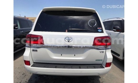 Acheter Import Voiture Toyota Land Cruiser Blanc à Import - Dubai, Bujumbura Acheter Import Voiture Toyota Land Cruiser Blanc à Import - Dubai, Bujumbura