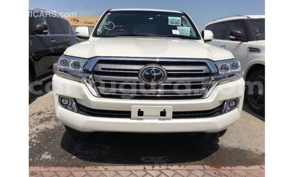Acheter Import Voiture Toyota Land Cruiser Blanc à Import - Dubai, Bujumbura Acheter Import Voiture Toyota Land Cruiser Blanc à Import - Dubai, Bujumbura