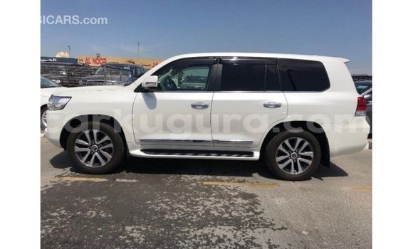 Acheter Import Voiture Toyota Land Cruiser Blanc à Import - Dubai, Bujumbura Acheter Import Voiture Toyota Land Cruiser Blanc à Import - Dubai, Bujumbura