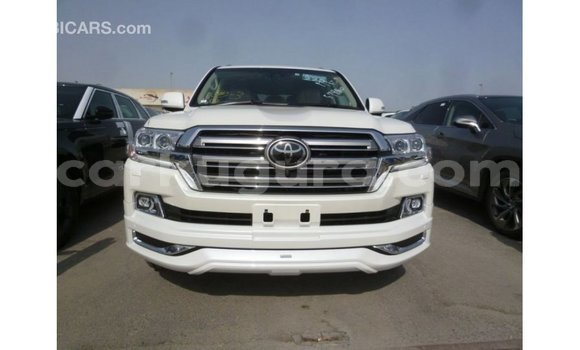 Acheter Import Voiture Toyota Land Cruiser Blanc à Import - Dubai, Bujumbura Acheter Import Voiture Toyota Land Cruiser Blanc à Import - Dubai, Bujumbura