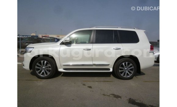 Acheter Import Voiture Toyota Land Cruiser Blanc à Import - Dubai, Bujumbura Acheter Import Voiture Toyota Land Cruiser Blanc à Import - Dubai, Bujumbura