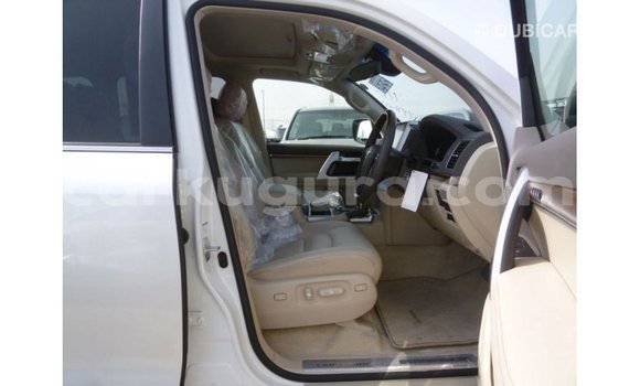 Acheter Import Voiture Toyota Land Cruiser Blanc à Import - Dubai, Bujumbura Acheter Import Voiture Toyota Land Cruiser Blanc à Import - Dubai, Bujumbura