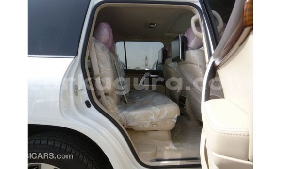 Acheter Import Voiture Toyota Land Cruiser Blanc à Import - Dubai, Bujumbura Acheter Import Voiture Toyota Land Cruiser Blanc à Import - Dubai, Bujumbura