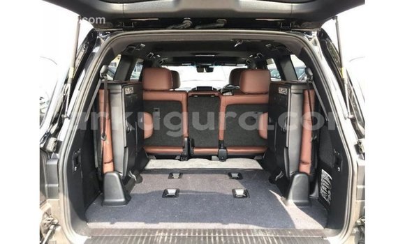 Acheter Import Voiture Toyota Land Cruiser Noir à Import - Dubai, Bujumbura Acheter Import Voiture Toyota Land Cruiser Noir à Import - Dubai, Bujumbura