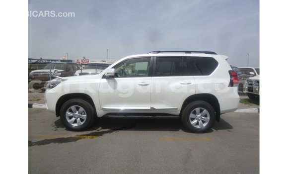 Acheter Import Voiture Toyota Prado Blanc à Import - Dubai, Bujumbura Acheter Import Voiture Toyota Prado Blanc à Import - Dubai, Bujumbura