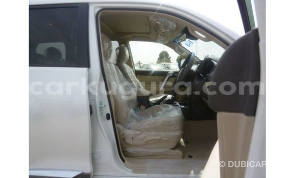 Acheter Import Voiture Toyota Prado Blanc à Import - Dubai, Bujumbura Acheter Import Voiture Toyota Prado Blanc à Import - Dubai, Bujumbura