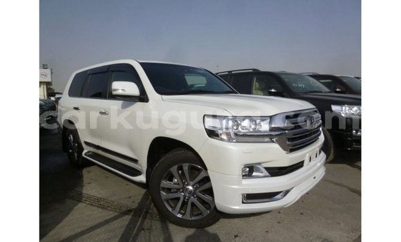 Acheter Import Voiture Toyota Land Cruiser Blanc à Import - Dubai, Bujumbura Acheter Import Voiture Toyota Land Cruiser Blanc à Import - Dubai, Bujumbura