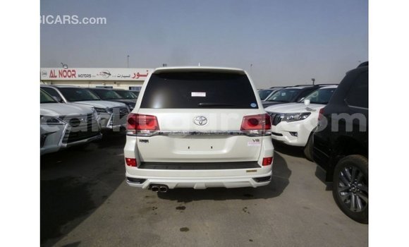 Acheter Import Voiture Toyota Land Cruiser Blanc à Import - Dubai, Bujumbura Acheter Import Voiture Toyota Land Cruiser Blanc à Import - Dubai, Bujumbura