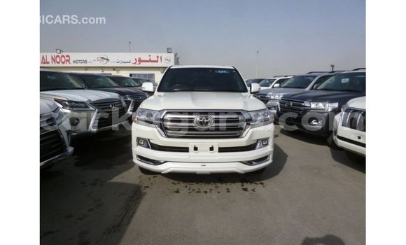 Acheter Import Voiture Toyota Land Cruiser Blanc à Import - Dubai, Bujumbura Acheter Import Voiture Toyota Land Cruiser Blanc à Import - Dubai, Bujumbura