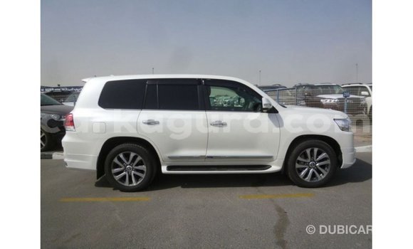 Acheter Import Voiture Toyota Land Cruiser Blanc à Import - Dubai, Bujumbura Acheter Import Voiture Toyota Land Cruiser Blanc à Import - Dubai, Bujumbura
