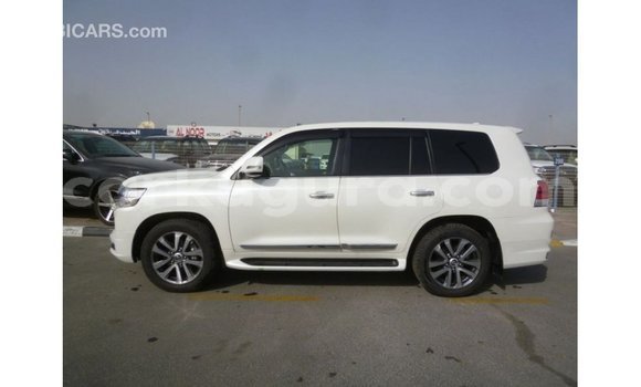Acheter Import Voiture Toyota Land Cruiser Blanc à Import - Dubai, Bujumbura Acheter Import Voiture Toyota Land Cruiser Blanc à Import - Dubai, Bujumbura