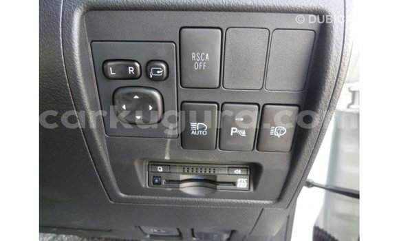 Acheter Import Voiture Toyota Land Cruiser Blanc à Import - Dubai, Bujumbura Acheter Import Voiture Toyota Land Cruiser Blanc à Import - Dubai, Bujumbura
